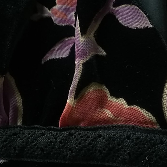 Forever 21 floral printed top , lightweight velour - Picture 7 of 7